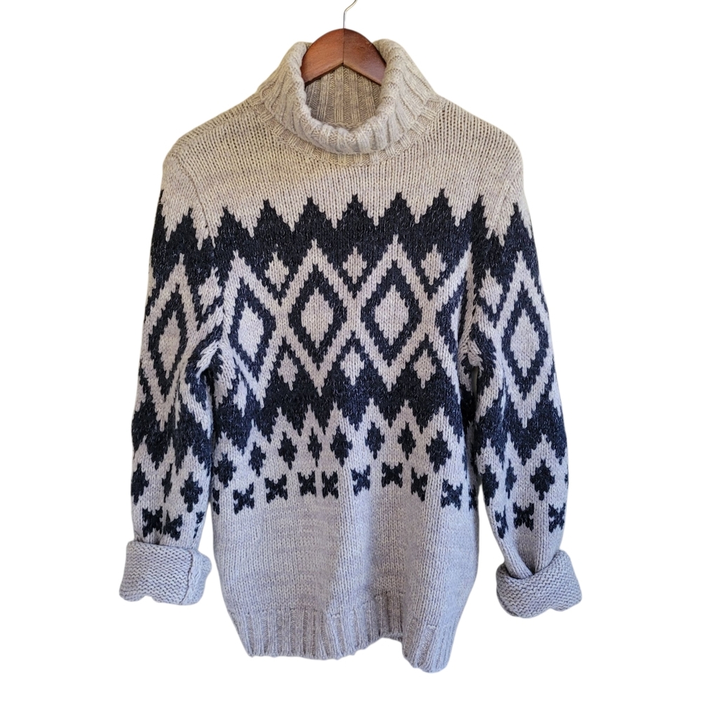 Abercrombie & Fitch Black and Cream Turtleneck Sweater